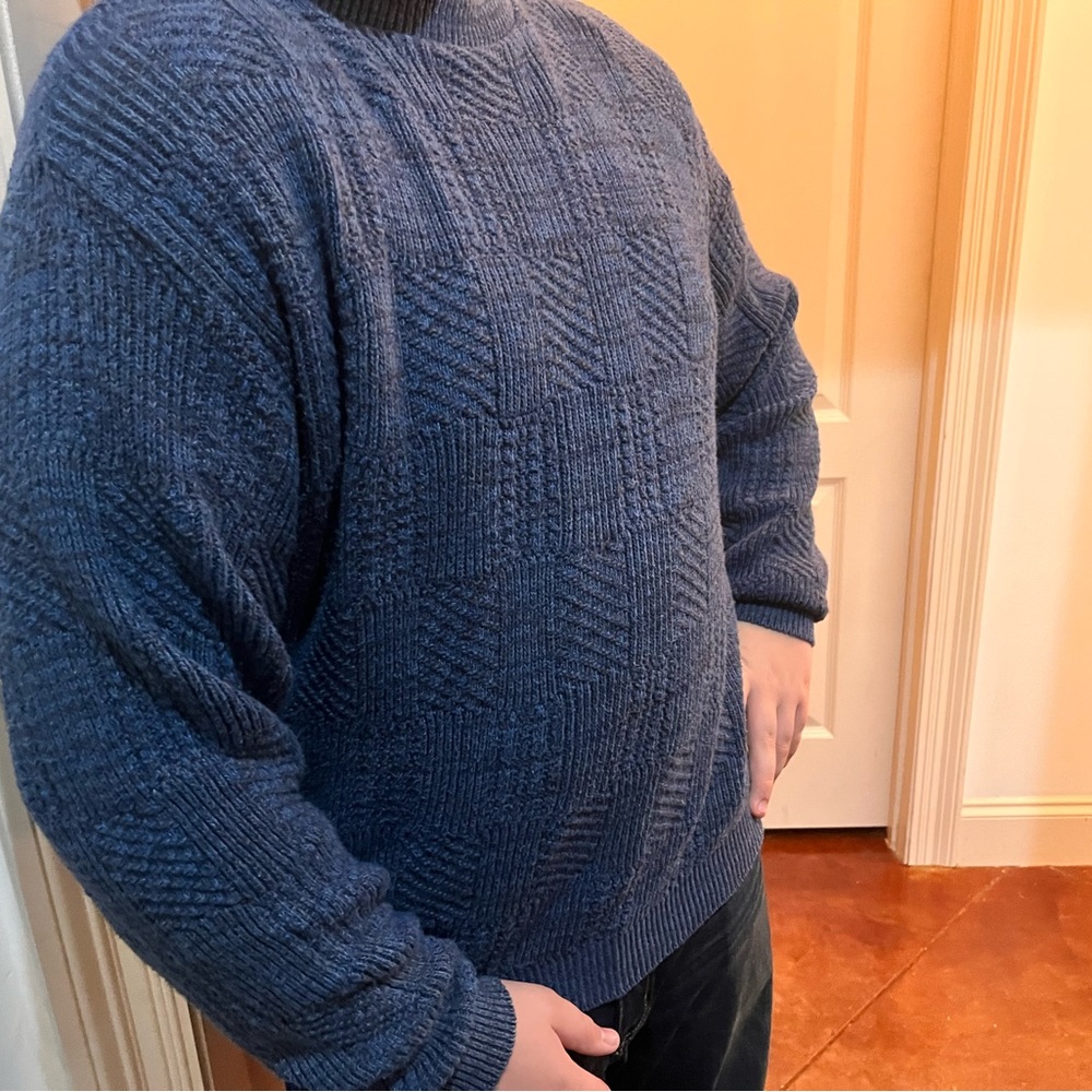 Men’s large Oscar de La Renta sweater navy blue in new condition